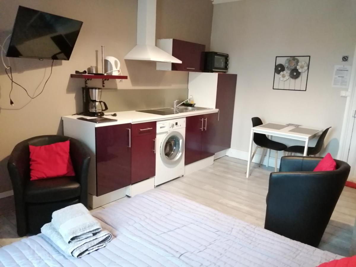 Joli Studio Dans Un Ancien Hotel Du XIX Siecle - Proche Toutes Commodites - Thermes Et Parc Vittel Eksteriør bilde